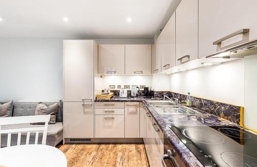 Queenstown Apartment | Modern 3-Bed Retreat in Nine Elms