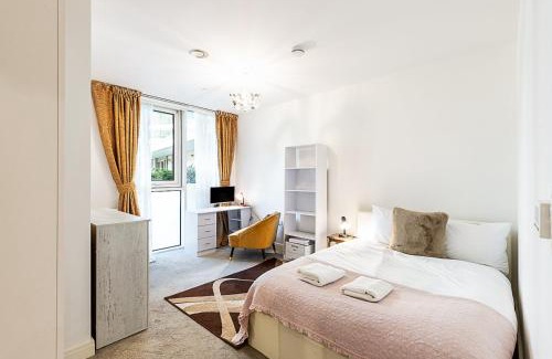 Queenstown Apartment | Modern 3-Bed Retreat in Nine Elms