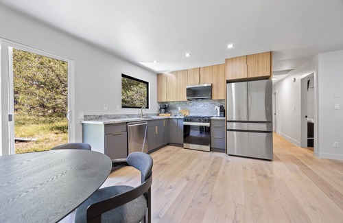 Mountain View Estates House | Modern 3-bedroom cabin in South Lake Tahoe