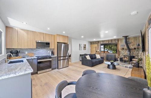 Mountain View Estates House | Modern 3-bedroom cabin in South Lake Tahoe