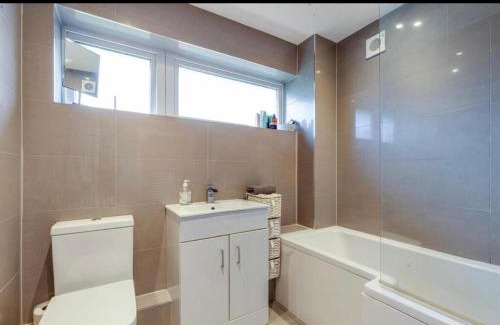 Ramsden Heath Apartment | Modern 3 bedroom home