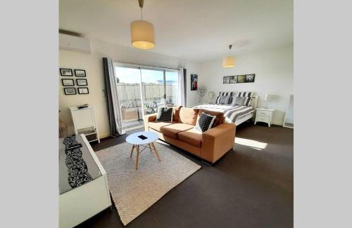 Cape Woolamai Apartment | Modern 3 bedroom apartment, beach, surf & shops