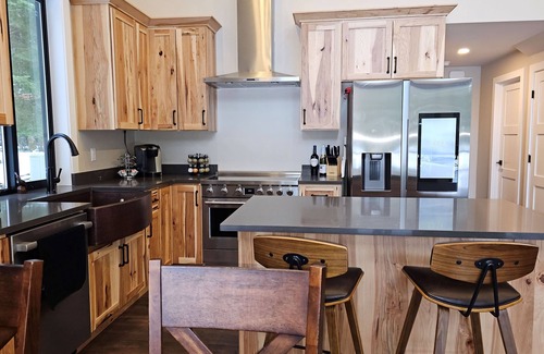 Enumclaw Cabin | Modern 3-bedroom cabin near Crystal and Mt Rainier