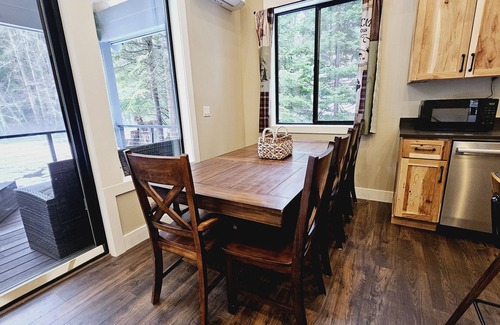 Enumclaw Cabin | Modern 3-bedroom cabin near Crystal and Mt Rainier