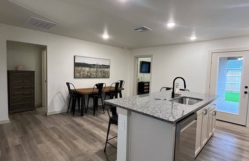 Southgate House | Modern 3-bedroom house with WiFi and in Lubbock