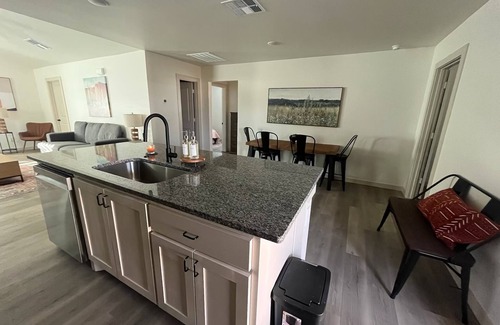 Southgate House | Modern 3-bedroom house with WiFi and in Lubbock