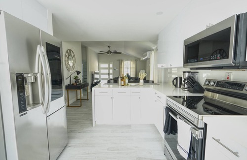 Montego Bay House | Modern 3 bedrooms with king size bed and hot tub