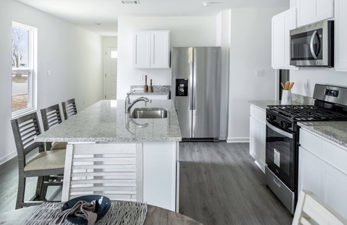 Gonzales House | Modern 3-br 2bth house w/WiFi & AC in heart of Gonzales, next to Baton Rouge