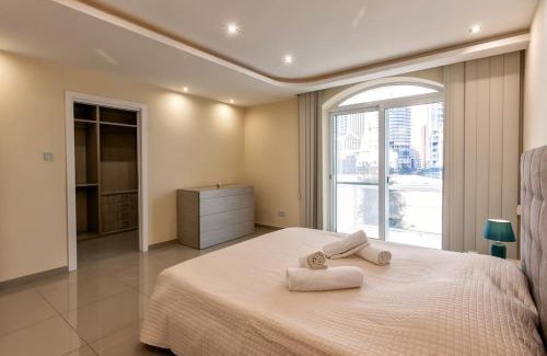 Swieqi Apartment | Modern 3 BR Apartment close to Paceville and Beach