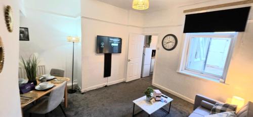 Barrow-in-Furness House | Modern 3-BR - Sleeps 5 - Contractors Stay- WiFi