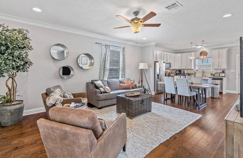 Lake Charles House | Modern 3 BR townhouse close to lake and downtown