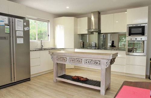 Amity Point House | Modern 3 level home, Central Location with water glimpses