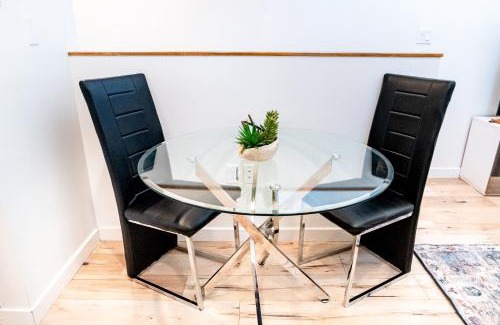 Hollywood Apartment | Modern 3-levels 2-Bedroom Loft by Hollywood Close To Downtown LA
