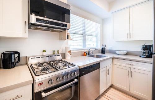 Hollywood Apartment | Modern 3-levels 2-Bedroom Loft by Hollywood Close To Downtown LA