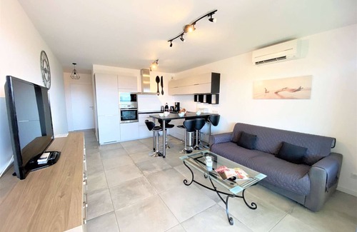 Pietrosella Apartment | Modern 3-Room Apartment with Terrace - Sleeps 6
