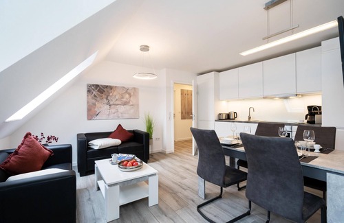 Tinnum Apartment | Modern 3-room app. for 4 pers. with parking space, WLAN, Nespresso machine.