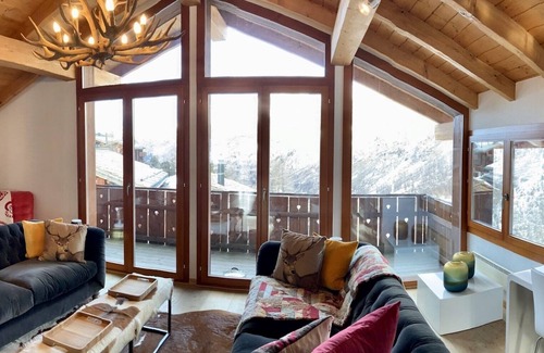 Saas-Fee Ski Chalet | Modern 300m Grand Luxury Chalet With Great Views!