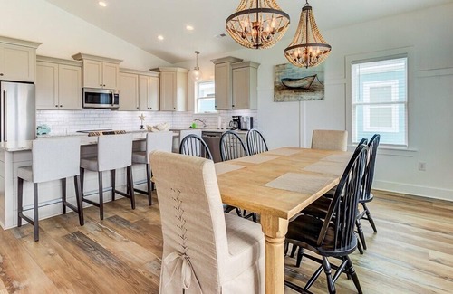 Long Beach House | Modern 3B/2.5B beach home with ocean views Goins 2 Need A Bigger Boat