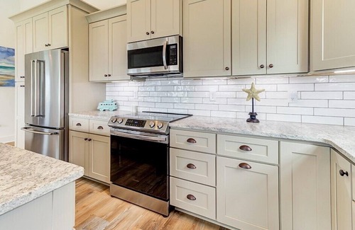 Long Beach House | Modern 3B/2.5B beach home with ocean views Goins 2 Need A Bigger Boat
