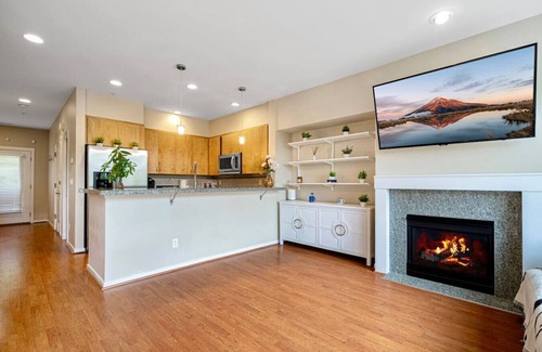 Issaquah House | Modern 3b/3b Townhouse @Issaquah | Near Trails