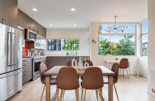 Old Ballard House | Modern 3B3B Ballard home w/Rooftop & Parking
