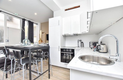 Quartier de la Roquette Apartment | Modern 3BD for 8 guests in Bastille Voltaire