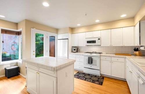 West Queen Anne House | Modern 3BD Home in Queen Anne