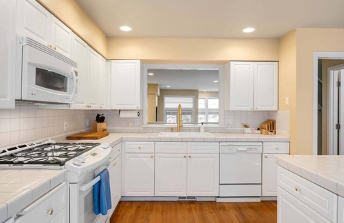 West Queen Anne House | Modern 3BD Home in Queen Anne