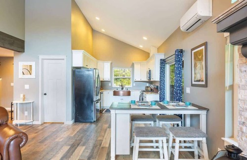 Mason County House | Modern 3BD Lakefront Retreat