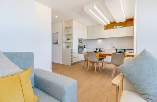 Povoa De Varzim Apartment | Modern 3BD Ocean View Apartment