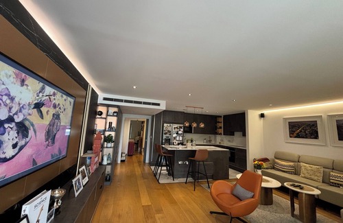Sands End Apartment | Modern 3BD with Private Balcony, Imperial Wharf