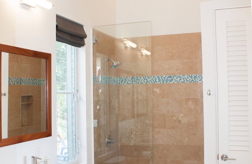 Monte Villa | Modern 3bdrm Villa, Stunning South Shore Views, Full A/C, Pool, 24/7 Concierge!