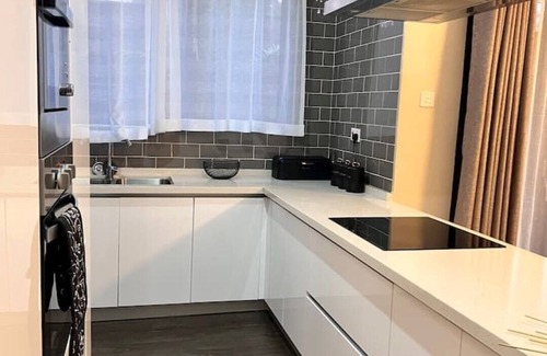 Greendale House | Modern 3bed oasis Secure private