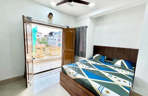 Kolkata Apartment | Modern 3BHK Apt for Big Groups & Family on EM Bypass