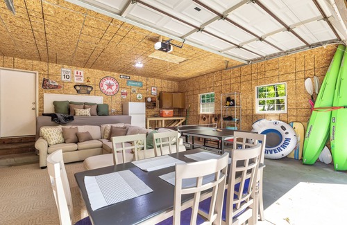 Commerce Township House | Modern [3BR/2BA] Family Home in Commerce Township