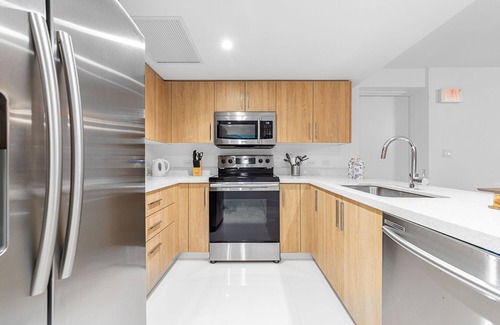 Bay Harbor Islands Apartment | Modern 3BR Apartment – Family Friendly Rental Walk to Bal Harbor Shops & Beach