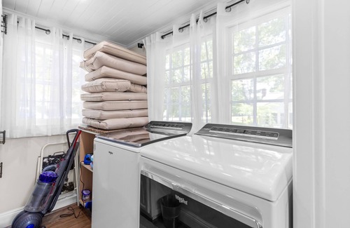 Mount Mourne House | Modern 3BR Charm In Mooresville/PETS WELCOME