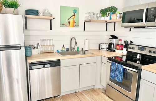 North Charleston House | Modern 3BR Cottage on Poplin, Pet & Family Friendly