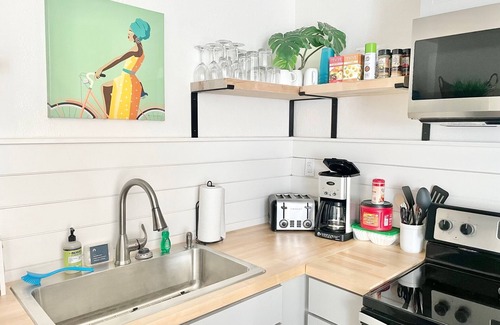 North Charleston House | Modern 3BR Cottage on Poplin, Pet & Family Friendly