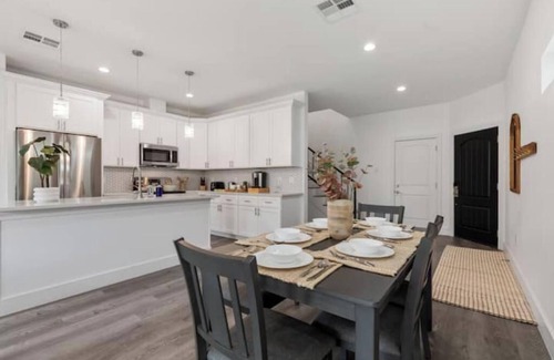 Northside House | Modern 3BR Gem Near Downtown