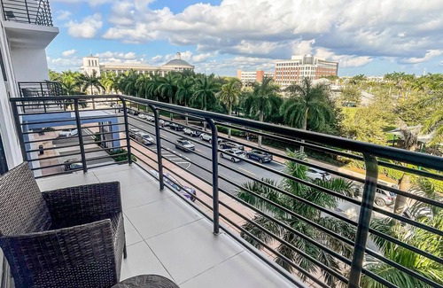 Doral Condo | Modern 3BR Gem: Prime Doral Location