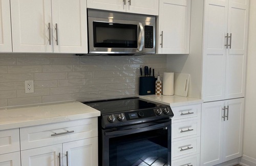 Crystal Beach House | Modern 3BR Home near the Beach w/A/C +WiFi +Free Parking +Firepit +Deck w/BBQ