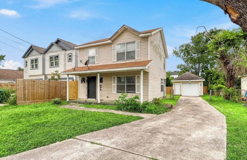 Northside House | Modern 3BR Home Near Downtown
