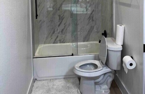 OST - South Union House | Modern 3BR home NRG/Downtown HTX