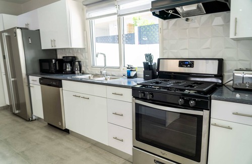 Cole Bay House | Modern 3BR Home with Own Private Pool - Centrally Located - Quiet Neighborhood