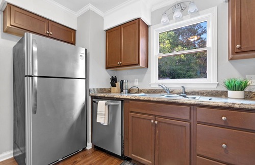 Knightdale House | “Modern 3BR Home with Deck, Fast Wi-Fi, Full Kitchen, AC,Near Raleigh & Airport”