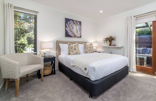 Macquarie House | Modern 3BR in Macquarie