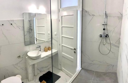 Dafni Apartment | Modern 3BR Maisonette with garden 10 min from Acropolis