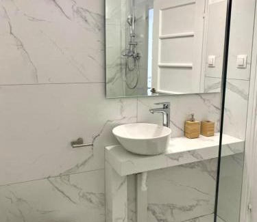Dafni Apartment | Modern 3BR Maisonette with garden 10 min from Acropolis
