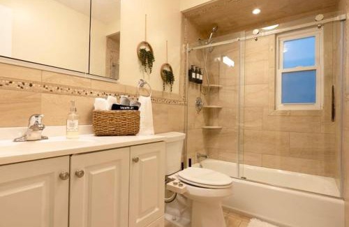 Kearny Apartment | Modern 3BR Near Airport and attractions